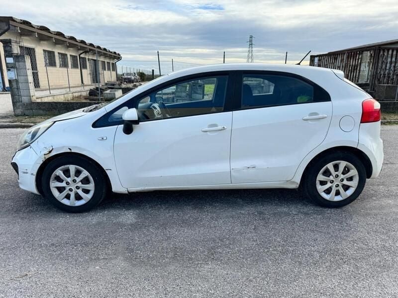 Usata Kia Rio EX 90 CV (66 kW) 2012 Bianco Berlina