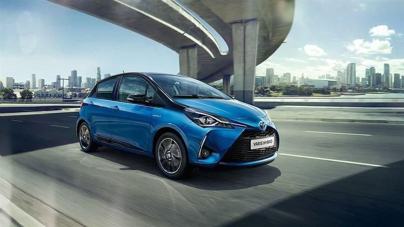 Usata Toyota Yaris Hybrid Active 101 CV (74 kW) 2019 Argento Utilitaria