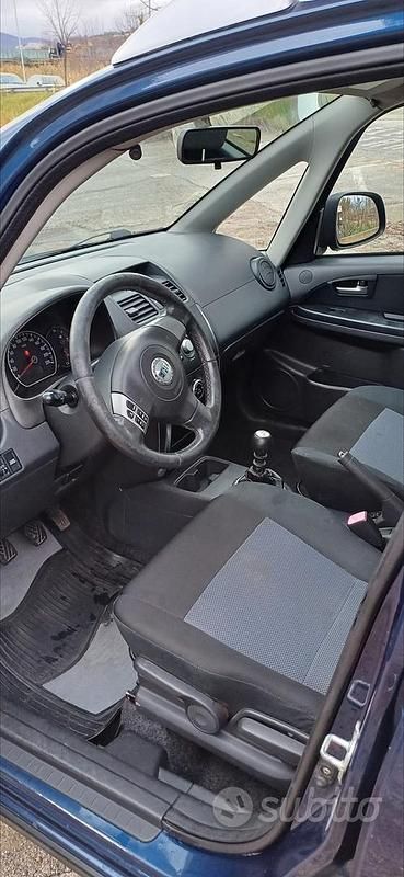 Begagnad Fiat Sedici 120 HK (88 kW) 2008 SUV