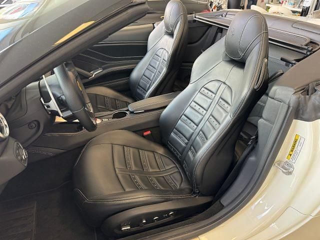 Usata Ferrari California 560 CV (411 kW) 2014 Bianco Cabrio