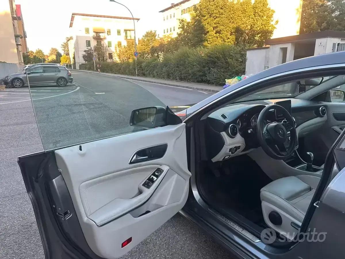 Usata Mercedes CLA200 136 CV (100 kW) 2016 Grigio Coupé