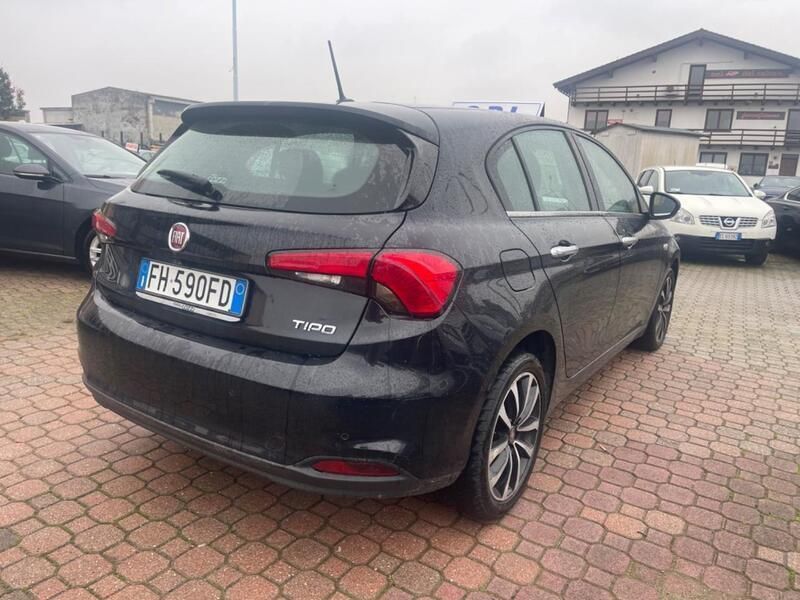 Usata Fiat Tipo Easy 120 CV (88 kW) 2017 Nero Station wagon