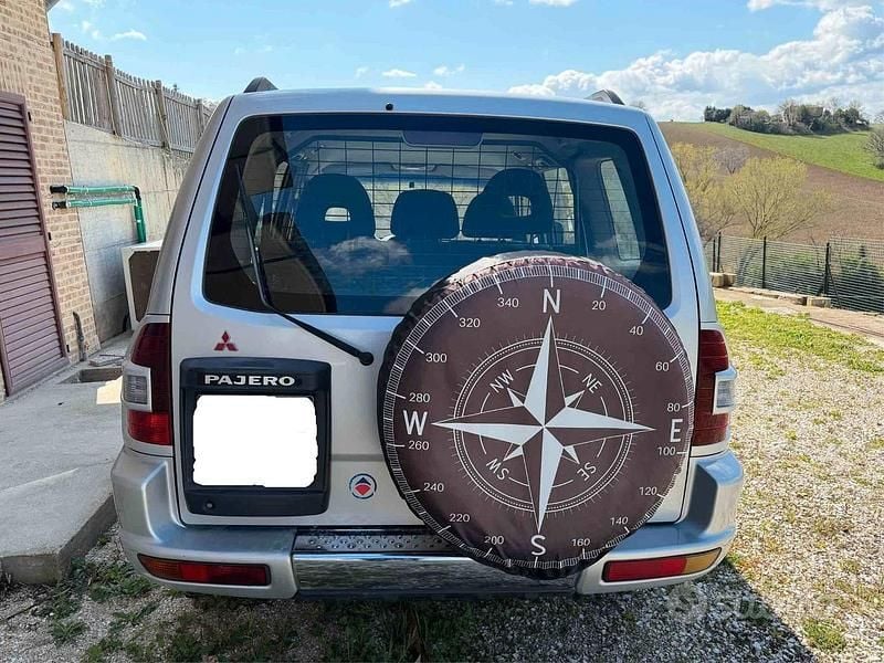 Usata Mitsubishi Pajero 115 CV (84 kW) 2001 Grigio SUV