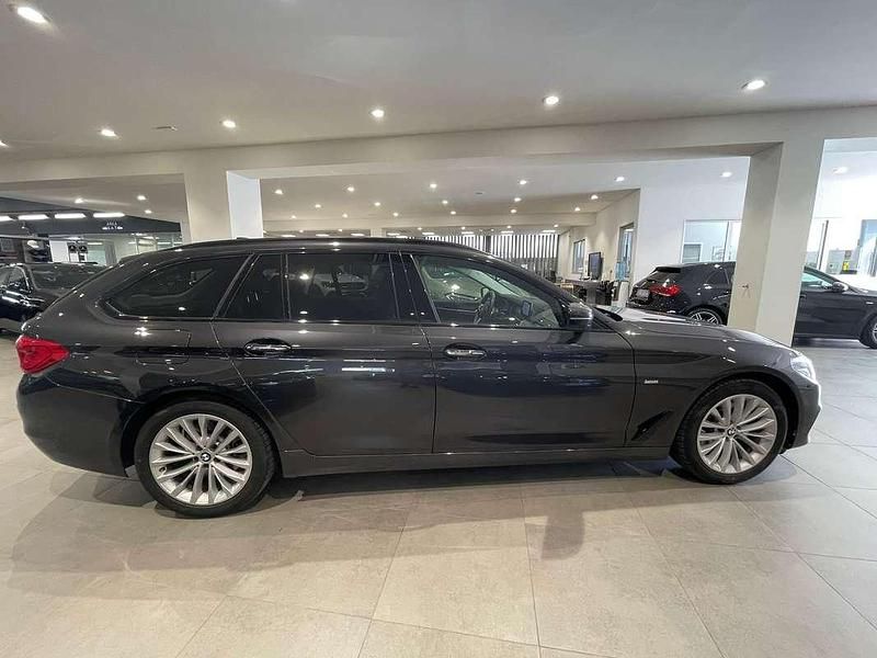 Nero Usata 2017 BMW 520 Luxury Line Station wagon | 27.900 € (Molto cara) - Immagine 1/4
