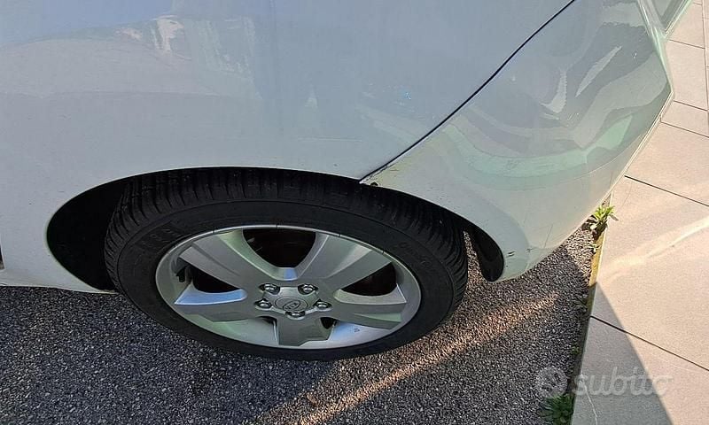 Usata Kia Venga 116 CV (85 kW) 2011 Bianco Utilitaria