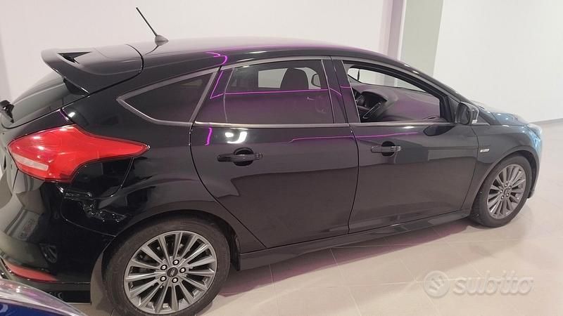 Usata Ford Focus ST-Line 120 CV (88 kW) 2017 Nero Berlina