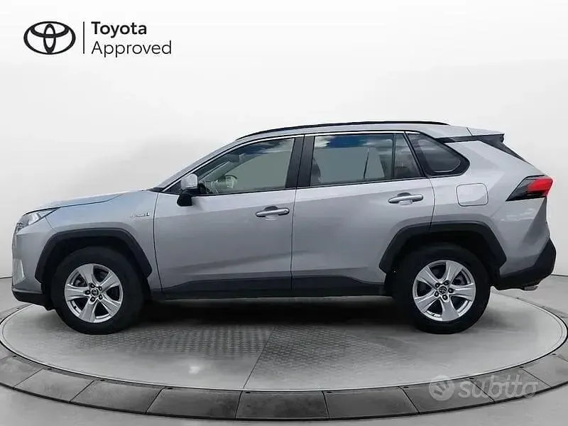 Usata Toyota RAV4 Hybrid Active 178 CV (130 kW) 2020 Grigio SUV