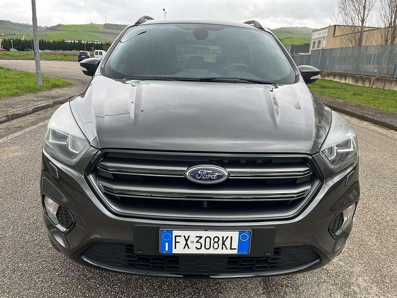 Usata Ford Kuga ST-Line 150 CV (110 kW) 2019 Grigio SUV