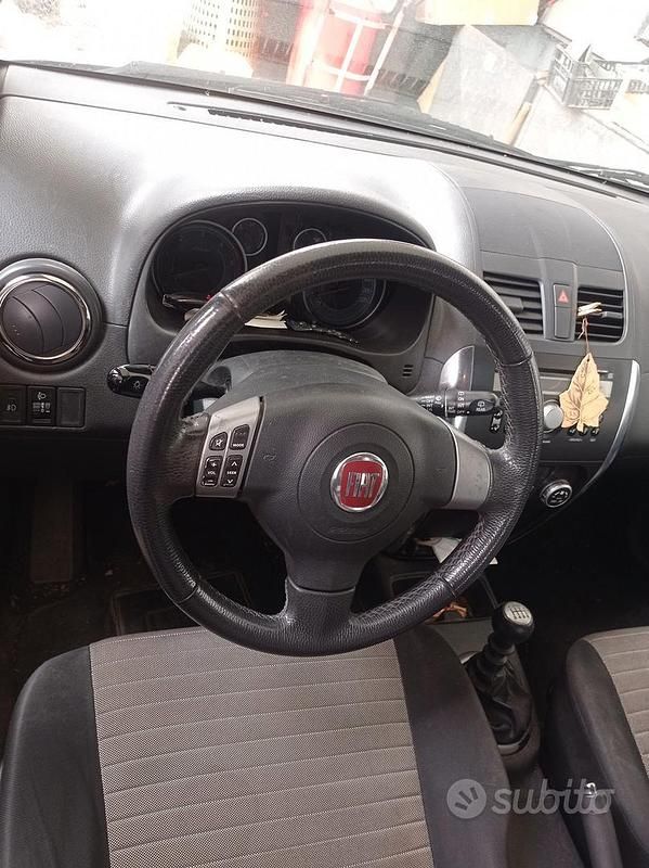 Usata Fiat Sedici 135 CV (99 kW) 2010 Bianco SUV