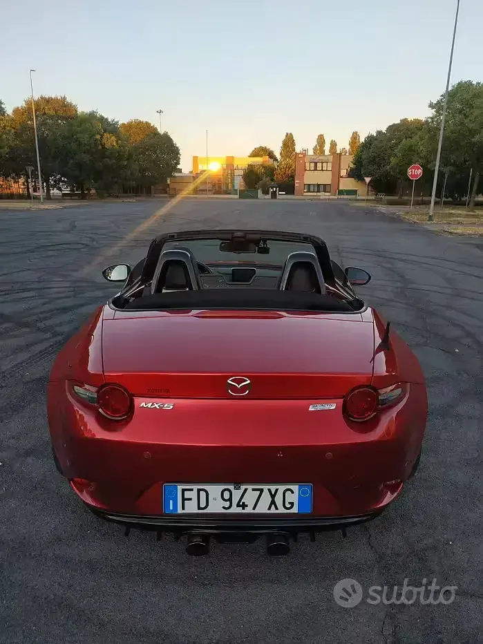 Usata Mazda MX5 160 CV (117 kW) 2016 Rosso Cabrio