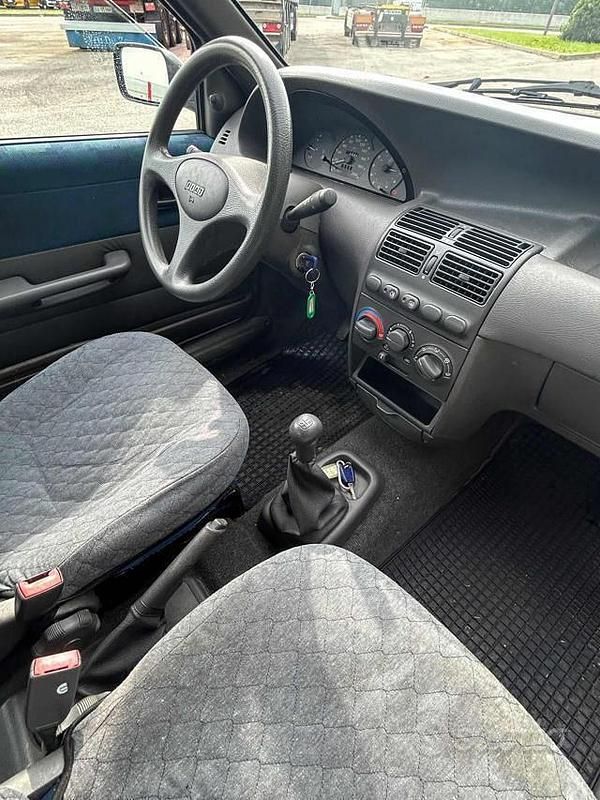 Usata Fiat Punto 80 CV (58 kW) 1999 Bianco Utilitaria