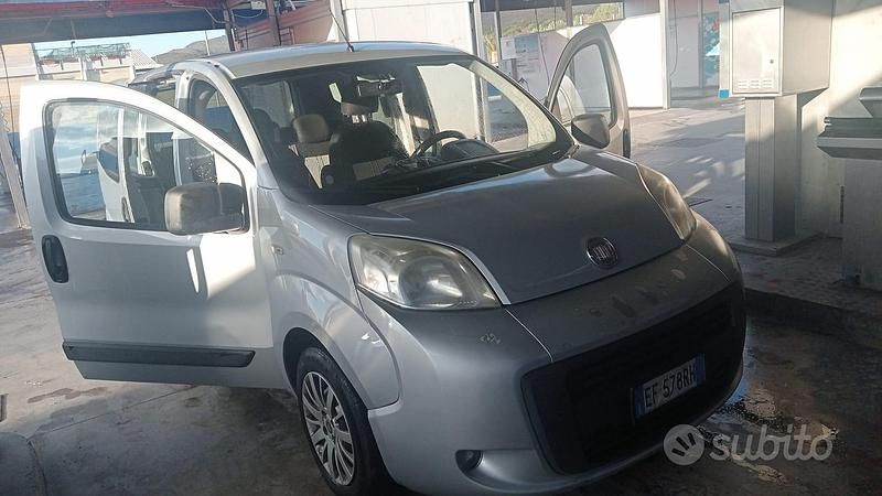 Grigio Usata 2011 Fiat Qubo Monovolume | 5000 € (Buon prezzo) - Immagine 1/4