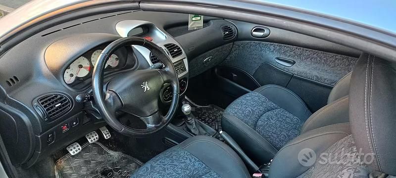 Usata Peugeot 206 CC 150 CV (110 kW) 2006 Grigio Cabrio
