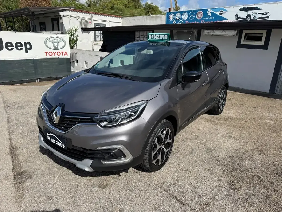 Usata Renault Captur 131 CV (96 kW) 2019 Grigio SUV