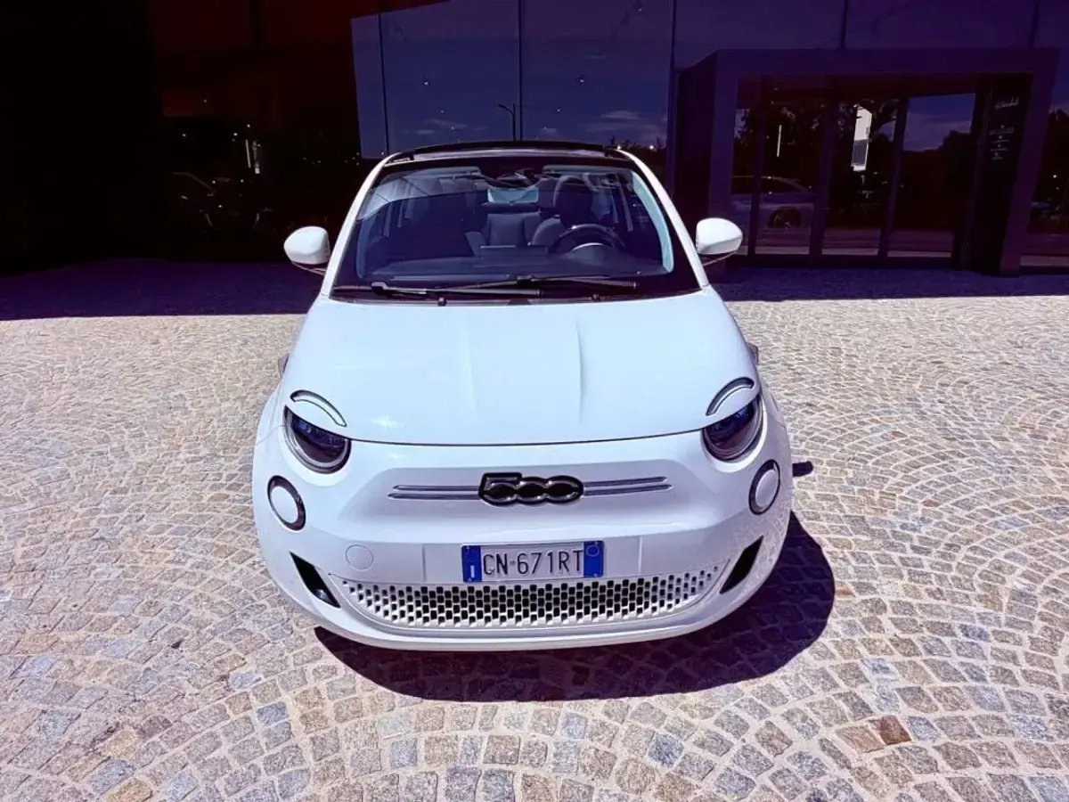 Usata Fiat 500e 86 kW (118 CV) 2023 Bianco Cabrio