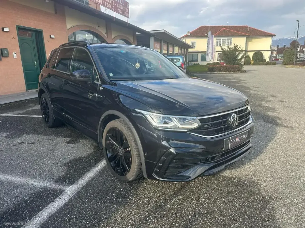 Usata VW Tiguan R-line 200 CV (147 kW) 2023 Nero SUV
