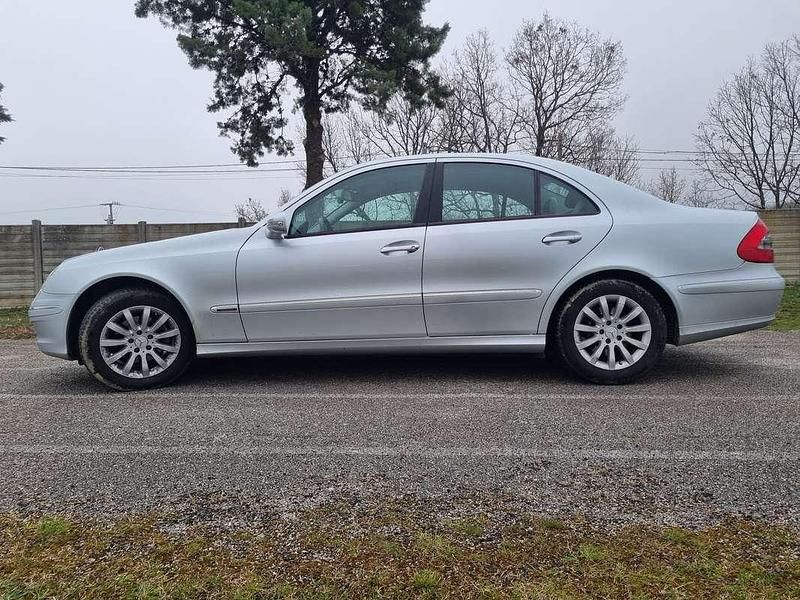 Usado Mercedes E320 Elegance 224 CV (164 kW) 2006 Plateado Berlina