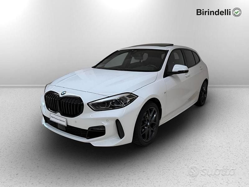 Usata BMW 118 M Sport 149 CV (109 kW) 2023 Alpinweiss iii pastello Utilitaria