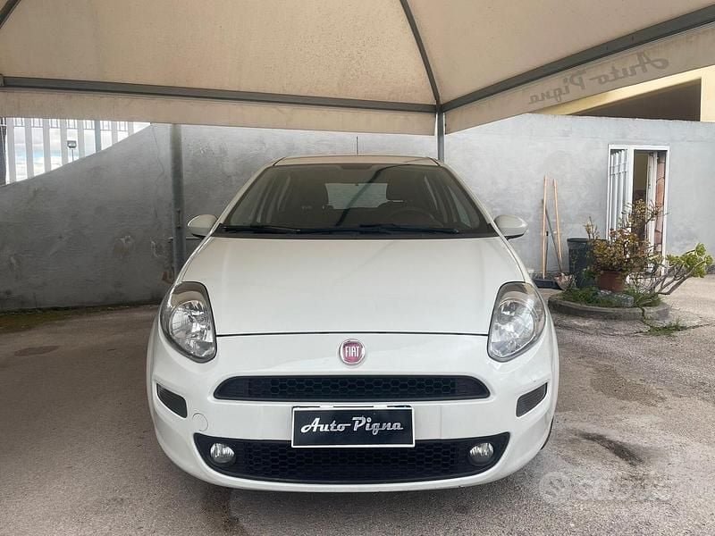 Usata Fiat Punto Street 77 CV (56 kW) 2014 Bianco Utilitaria