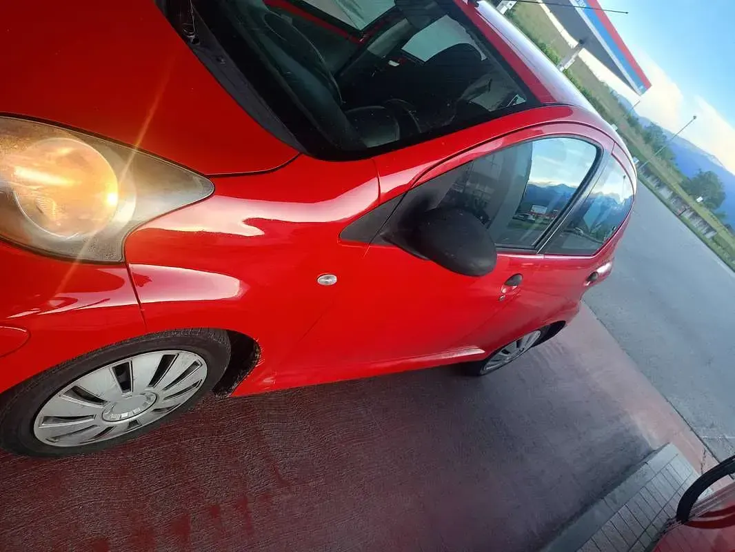 Usata Toyota Aygo Edition 68 CV (50 kW) 2010 Rosso Utilitaria