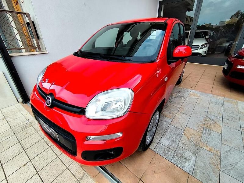 Rosso Usata 2018 Fiat Panda Lounge Tre volumi | 7990 € (Cara) - Immagine 1/4
