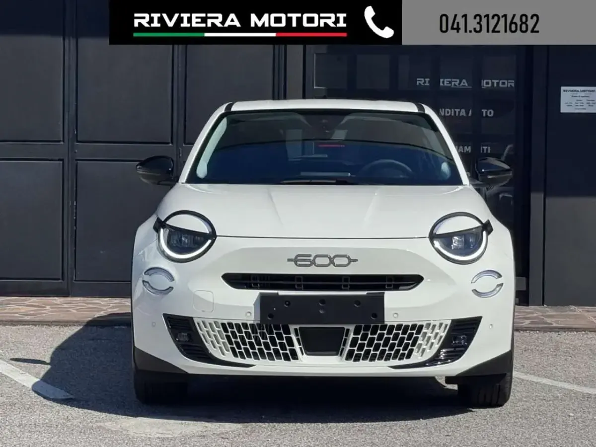 Usata Fiat 600 Pop 136 CV (100 kW) 2025 Bianco SUV
