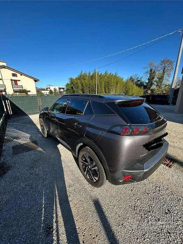 Usata Peugeot 2008 Allure 102 CV (75 kW) 2023 Grigio SUV
