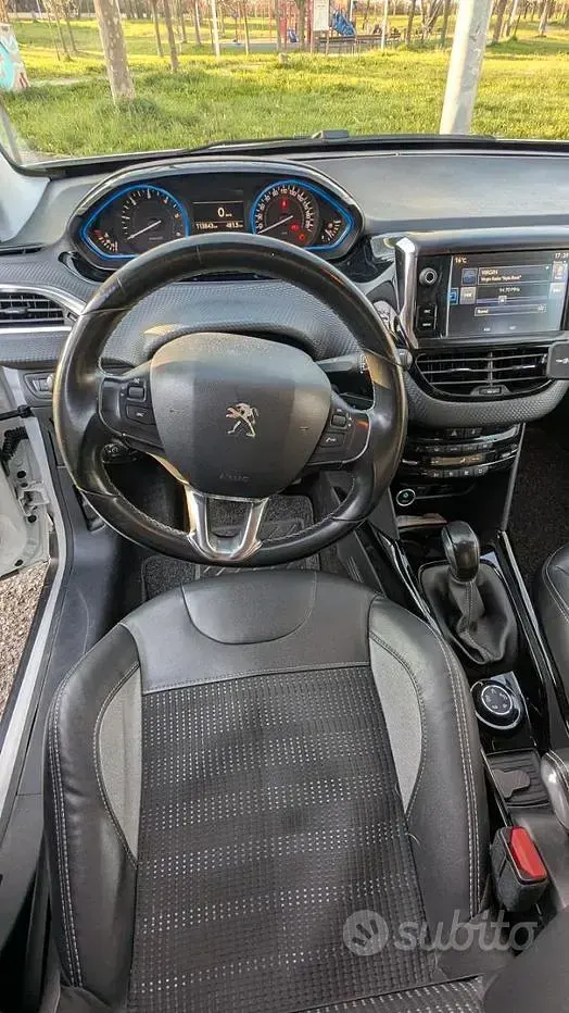 Usata Peugeot 2008 Allure 99 CV (72 kW) 2016 Bianco SUV