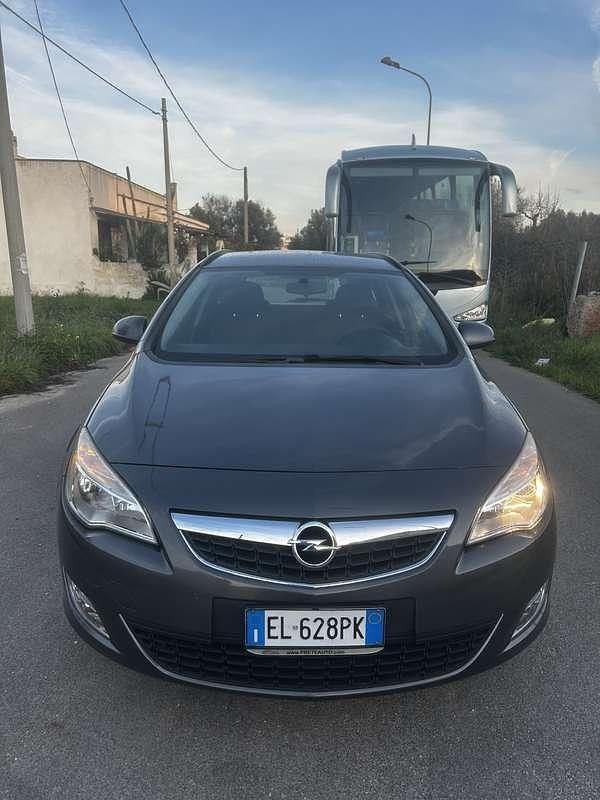 Usata Opel Astra Cosmo 101 CV (74 kW) 2012 Berlina