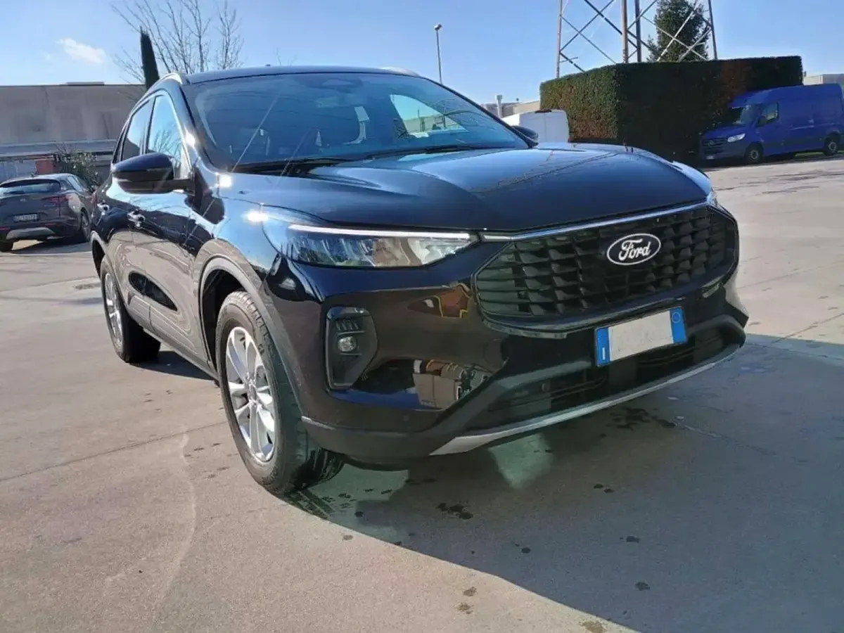 Usata Ford Kuga Titanium 151 CV (111 kW) 2025 Agate black SUV
