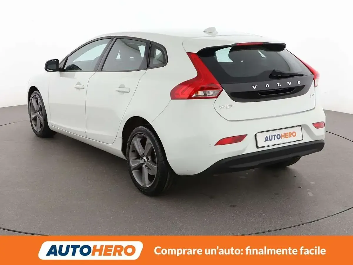 Usata Volvo V40 Business Edition 122 CV (89 kW) 2019 Bianco Berlina