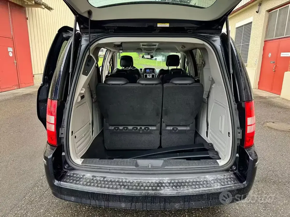 Usata Chrysler Grand Voyager Limited 163 CV (119 kW) 2009 Nero Monovolume