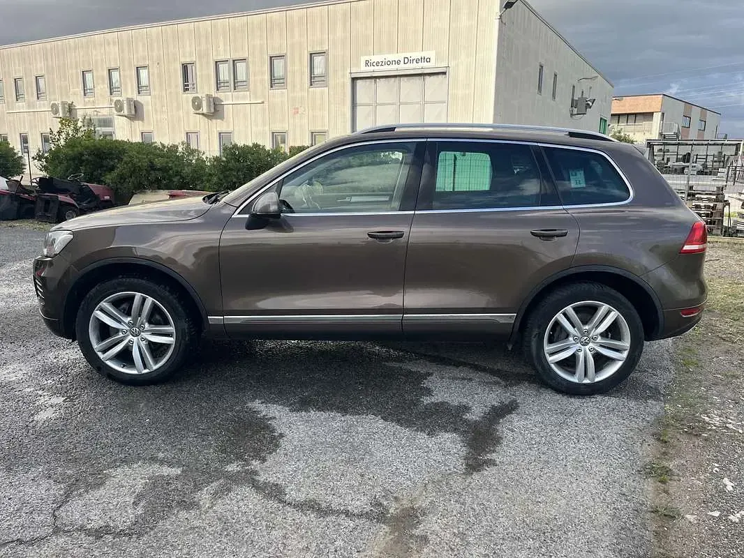Usata VW Touareg Executive 245 CV (180 kW) 2011 Marrone SUV