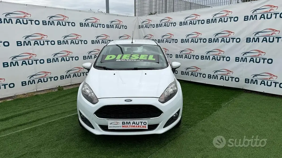 Usata Ford Fiesta Business Edition 75 CV (55 kW) 2016 Bianco Utilitaria