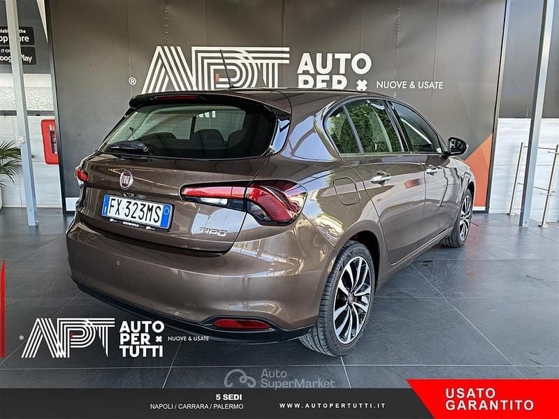 Begagnad Fiat Tipo Lounge 95 HK (69 kW) 2019 Brun Sedan
