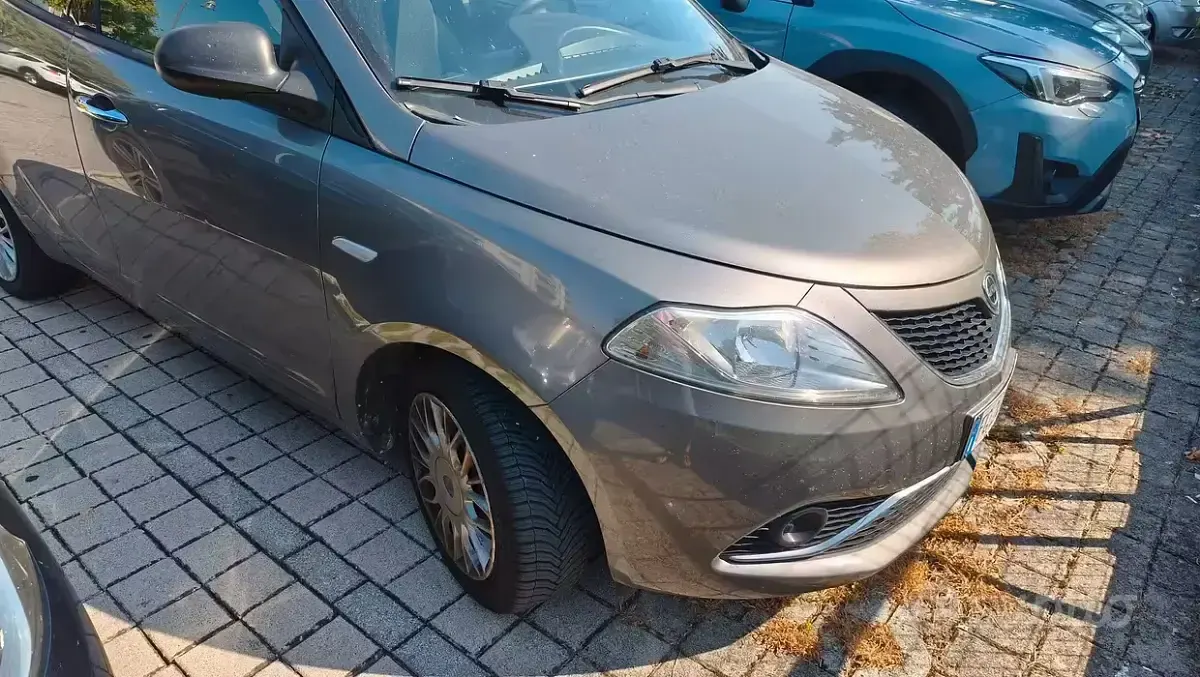 Usata Lancia Ypsilon 69 CV (50 kW) 2017 Grigio Utilitaria