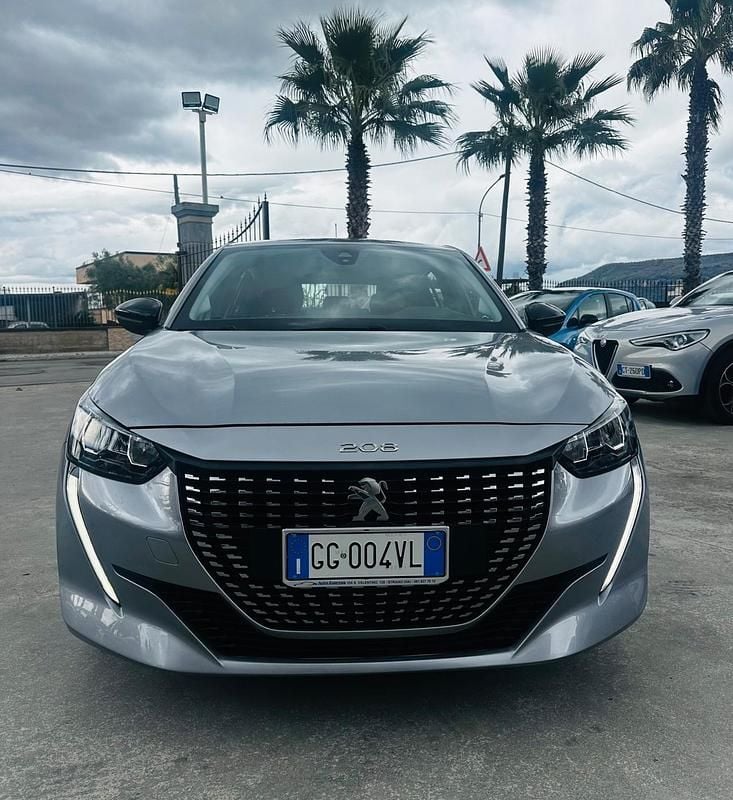 Usata Peugeot 208 Allure 75 CV (55 kW) 2022 Argento Utilitaria