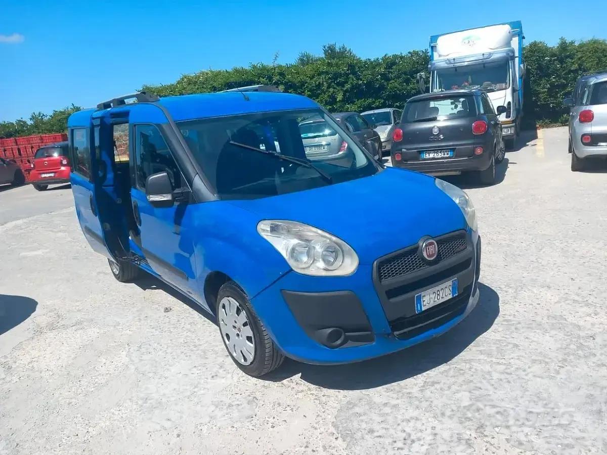 Usata Fiat Doblò Dynamic 120 CV (88 kW) 2011 Blu Monovolume