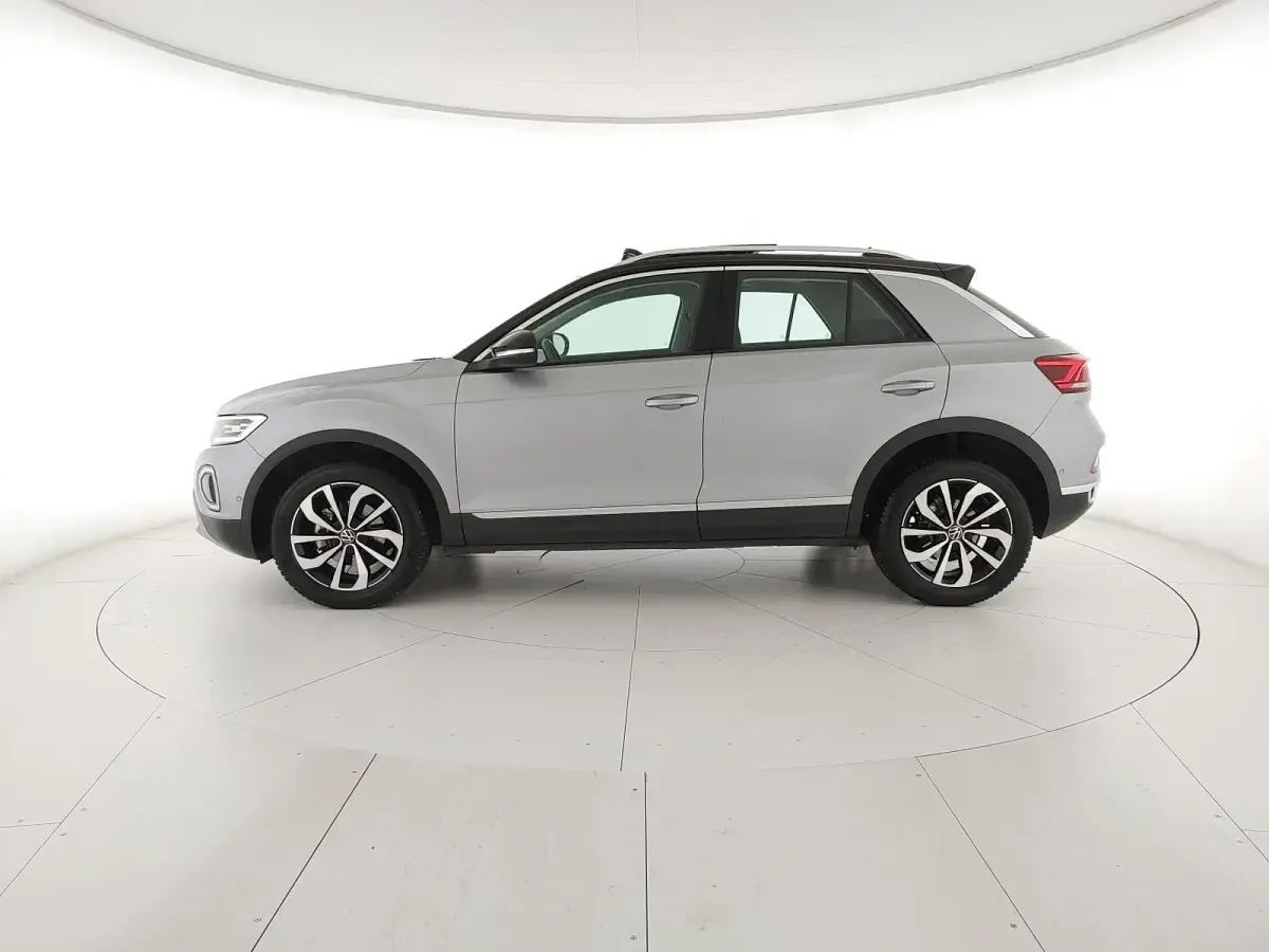 Usata VW T-Roc Style 110 CV (80 kW) 2023 Pyrit silver metallizzato nero SUV