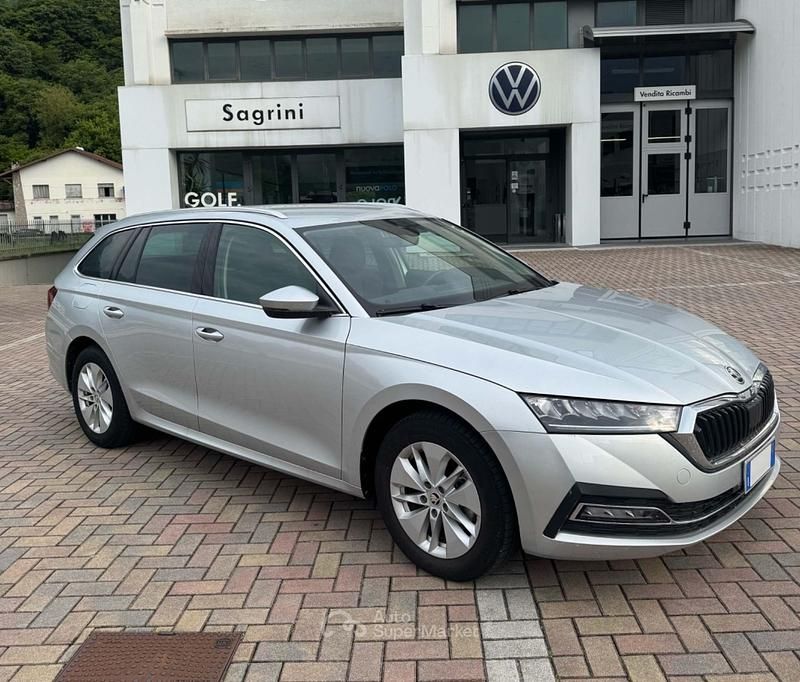 Usata Skoda Octavia Executive 116 CV (85 kW) 2024 Gray Station wagon