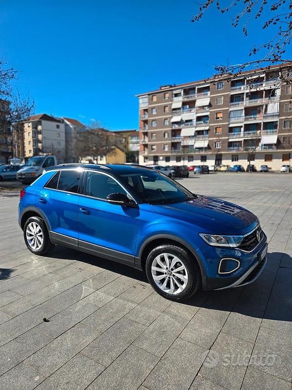 Usata VW T-Roc 116 CV (85 kW) 2024 Blu SUV