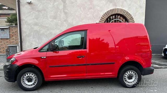 Usata VW Caddy Comfortline 122 CV (89 kW) 2017 Rosso Monovolume