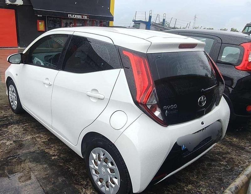Usata Toyota Aygo X-clusiv 72 CV (52 kW) 2020 Bianco Utilitaria