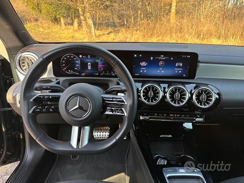 Usata Mercedes CLA200 Shooting Brake Premium 150 CV (110 kW) 2024 Nero Station wagon