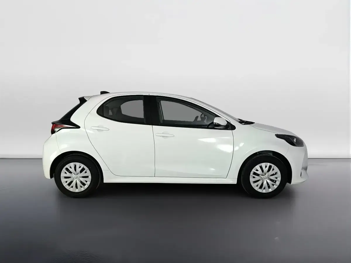 Nuova Toyota Yaris Active 92 CV (67 kW) 2026 Bianco Utilitaria