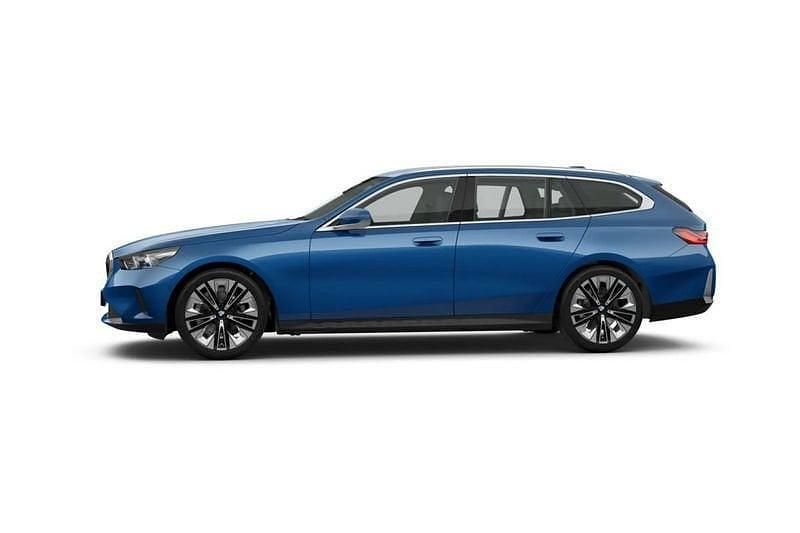 Nuova BMW i5 Efficient Dynamics 441 kW (600 CV) 2025 Blu Station wagon