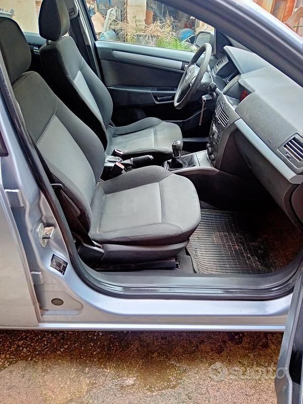 Usata Opel Astra 90 CV (66 kW) 2006 Grigio Berlina