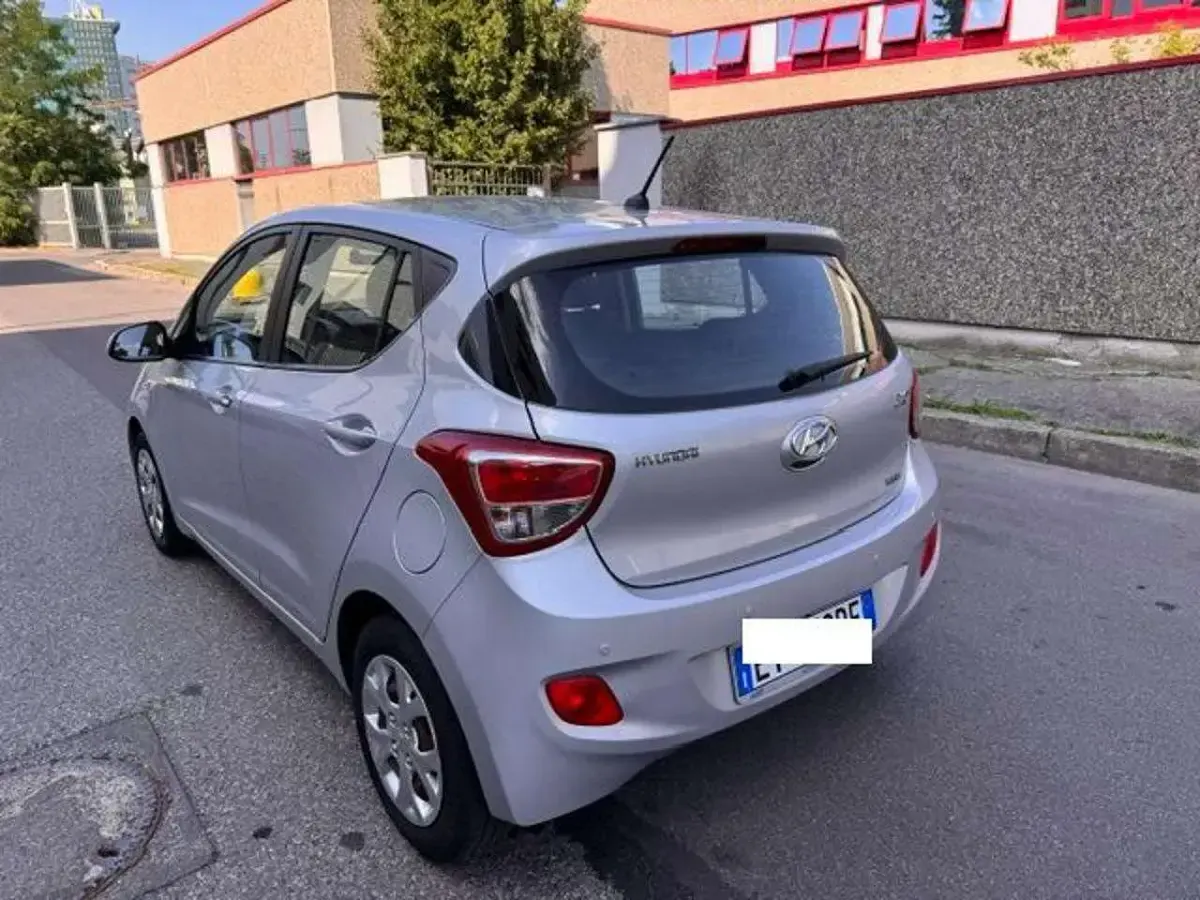 Usata Hyundai i10 87 CV (63 kW) 2015 Argento Utilitaria