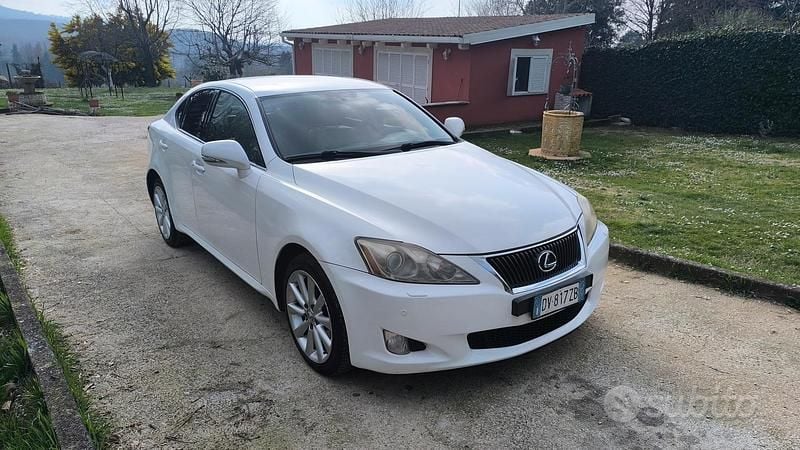 Usata Lexus IS220d Luxury Line 177 CV (130 kW) 2009 Bianco Berlina