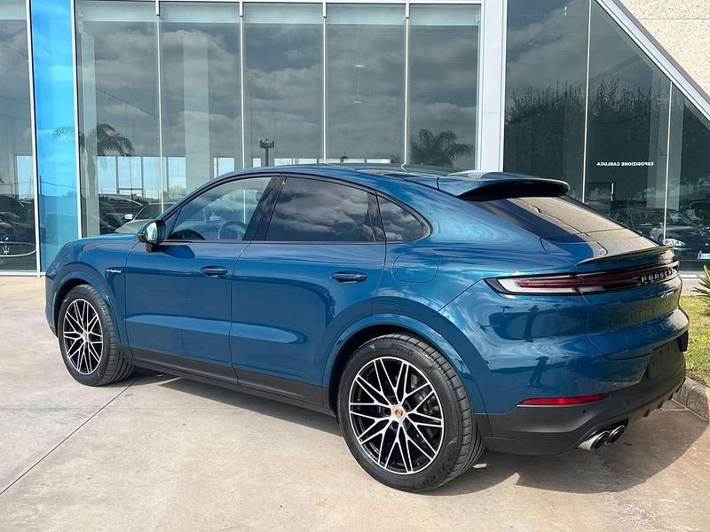 Usata Porsche Cayenne Coupe 305 CV (224 kW) 2024 Blu/azzurro Coupé